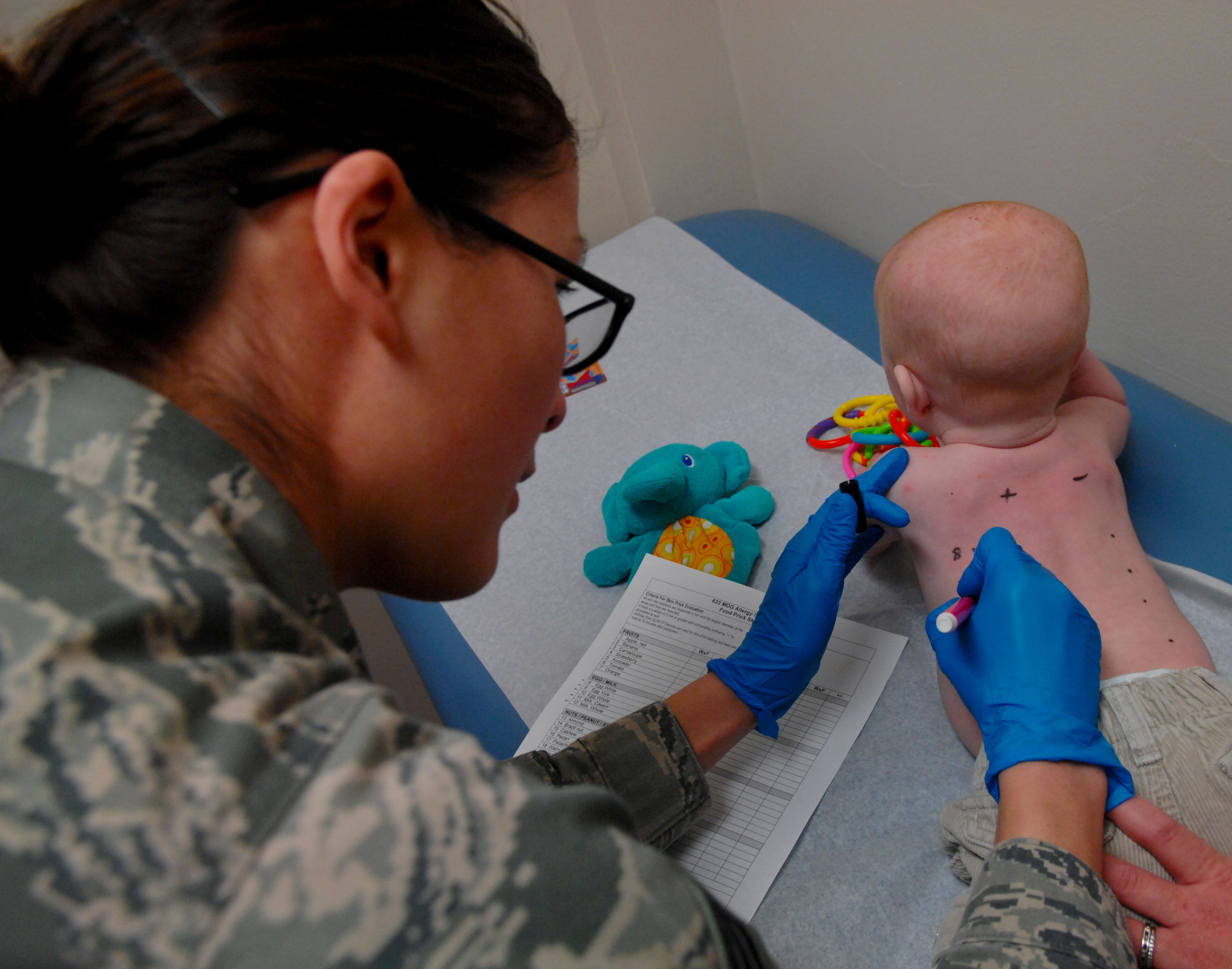 Knowing how to look for the differences between intolerance and allergies in breastfed infants is important.