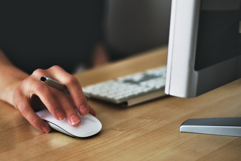 Hand on mouse to study in the digital age