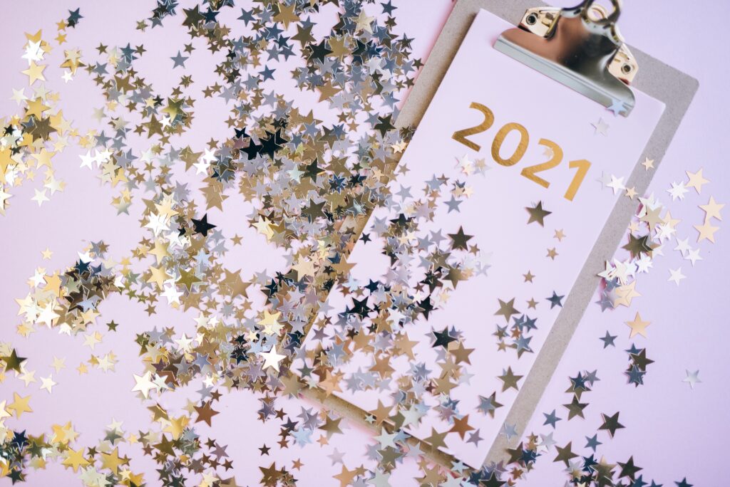 Clipboard with 2021 and star confetti.